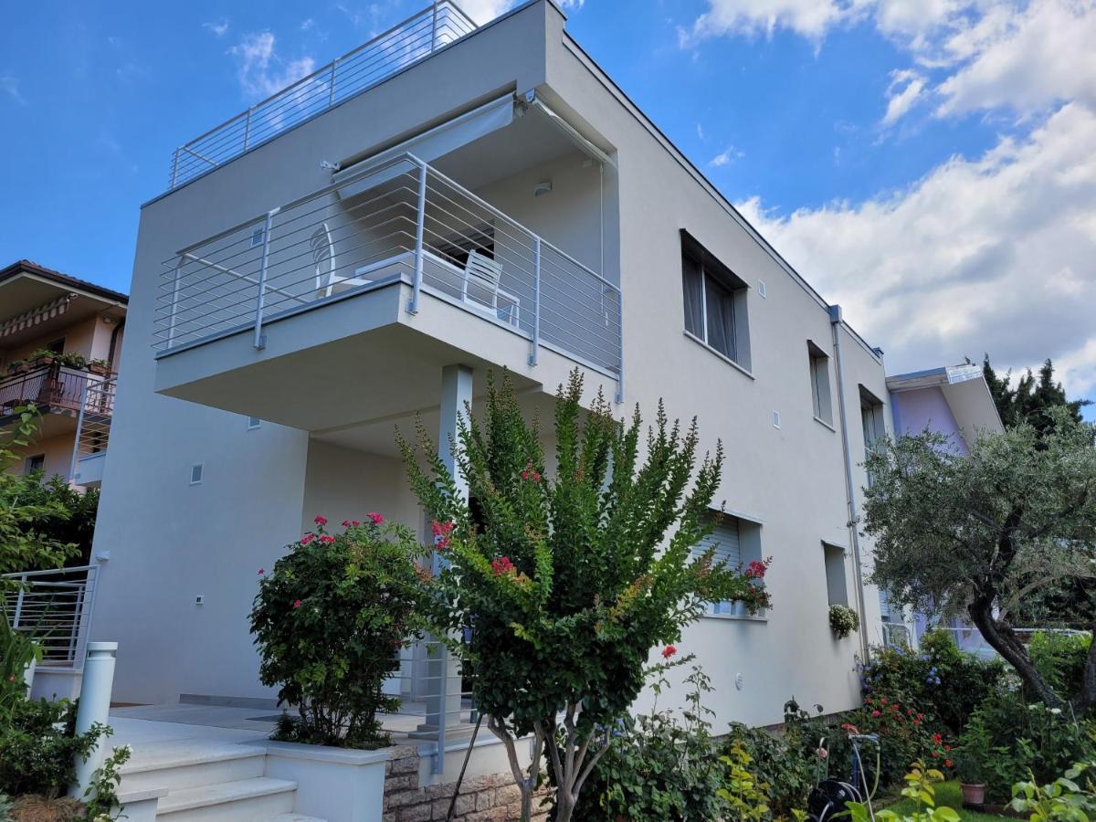 Garda View - Nuovo Appartamento Con Solarium Vista Lago ภายนอก รูปภาพ
