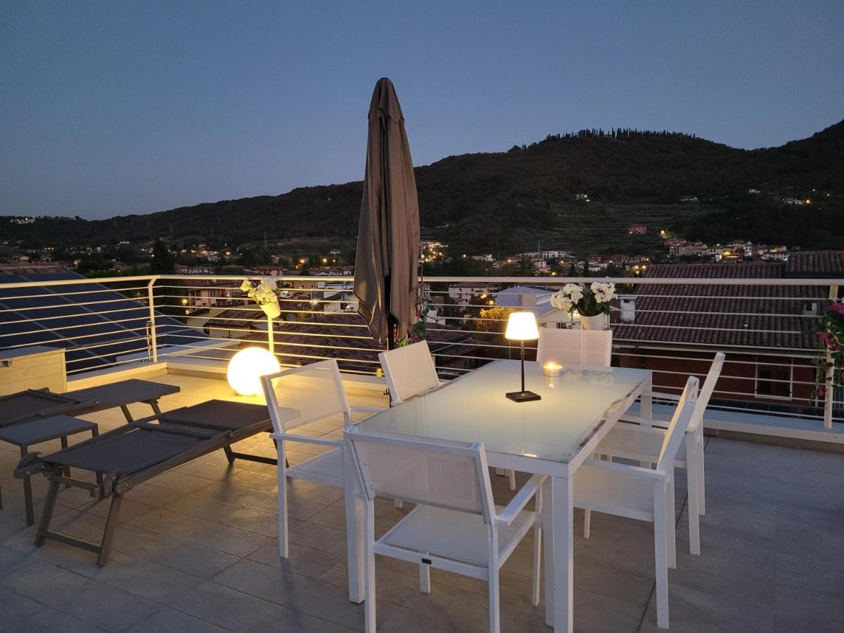 Garda View - Nuovo Appartamento Con Solarium Vista Lago ภายนอก รูปภาพ