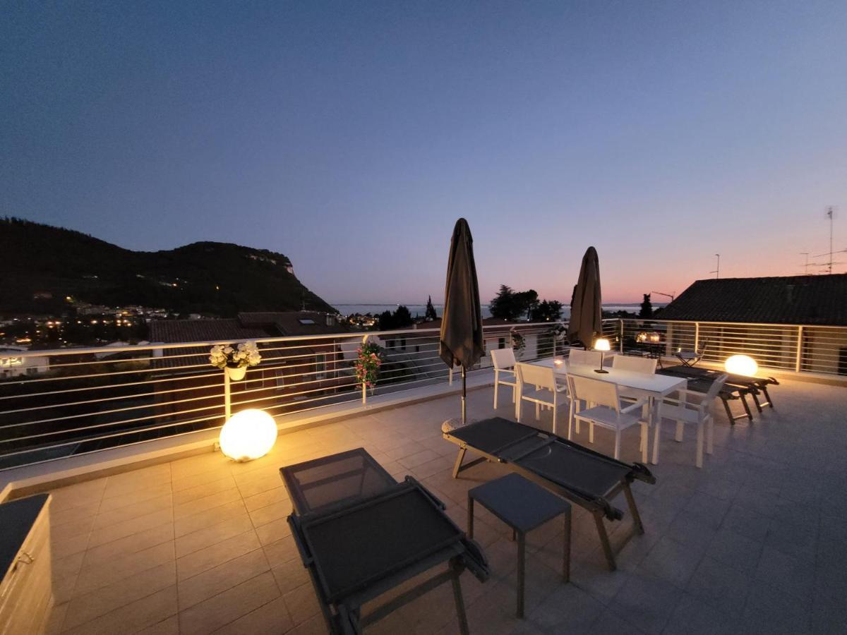 Garda View - Nuovo Appartamento Con Solarium Vista Lago ภายนอก รูปภาพ