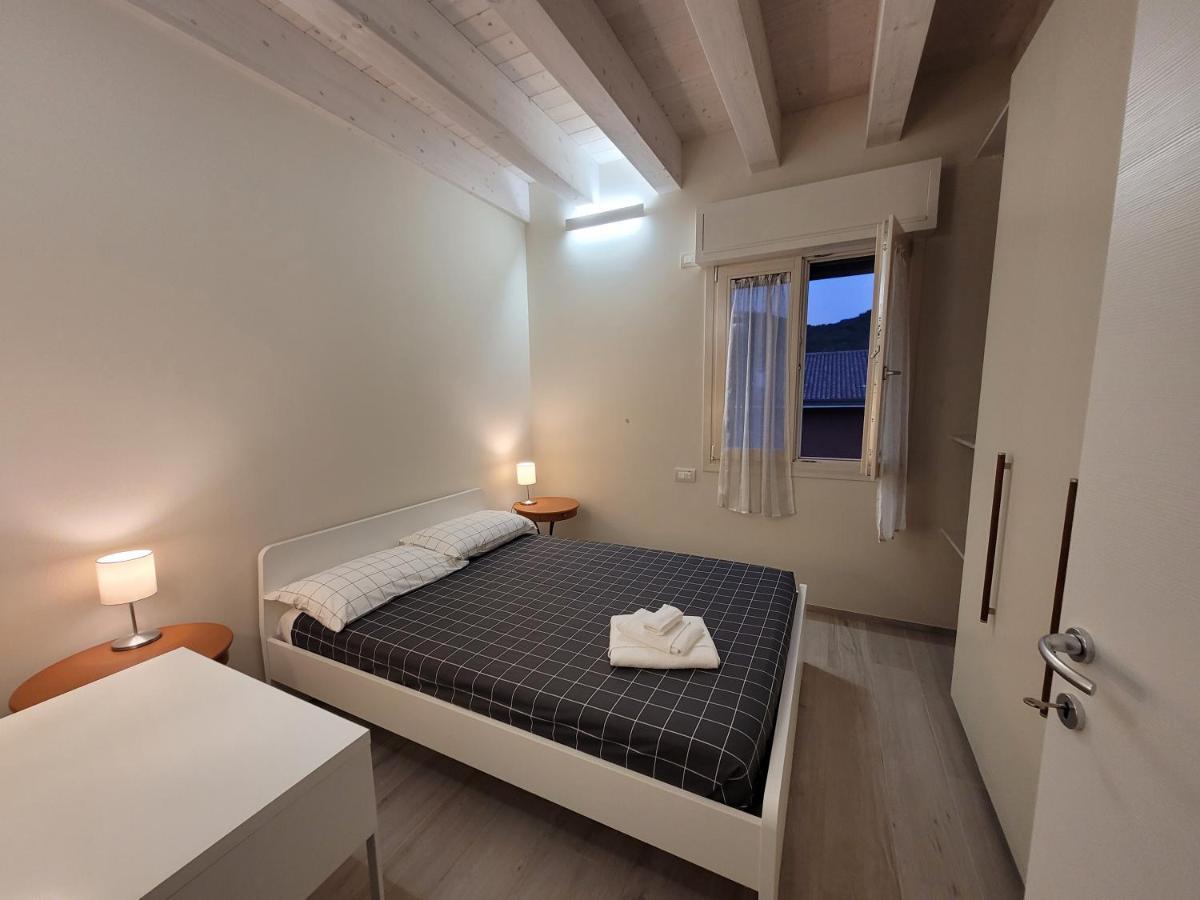 Garda View - Nuovo Appartamento Con Solarium Vista Lago ภายนอก รูปภาพ