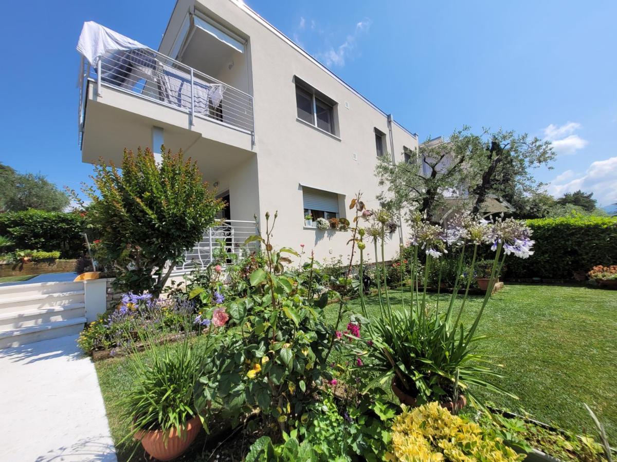 Garda View - Nuovo Appartamento Con Solarium Vista Lago ภายนอก รูปภาพ