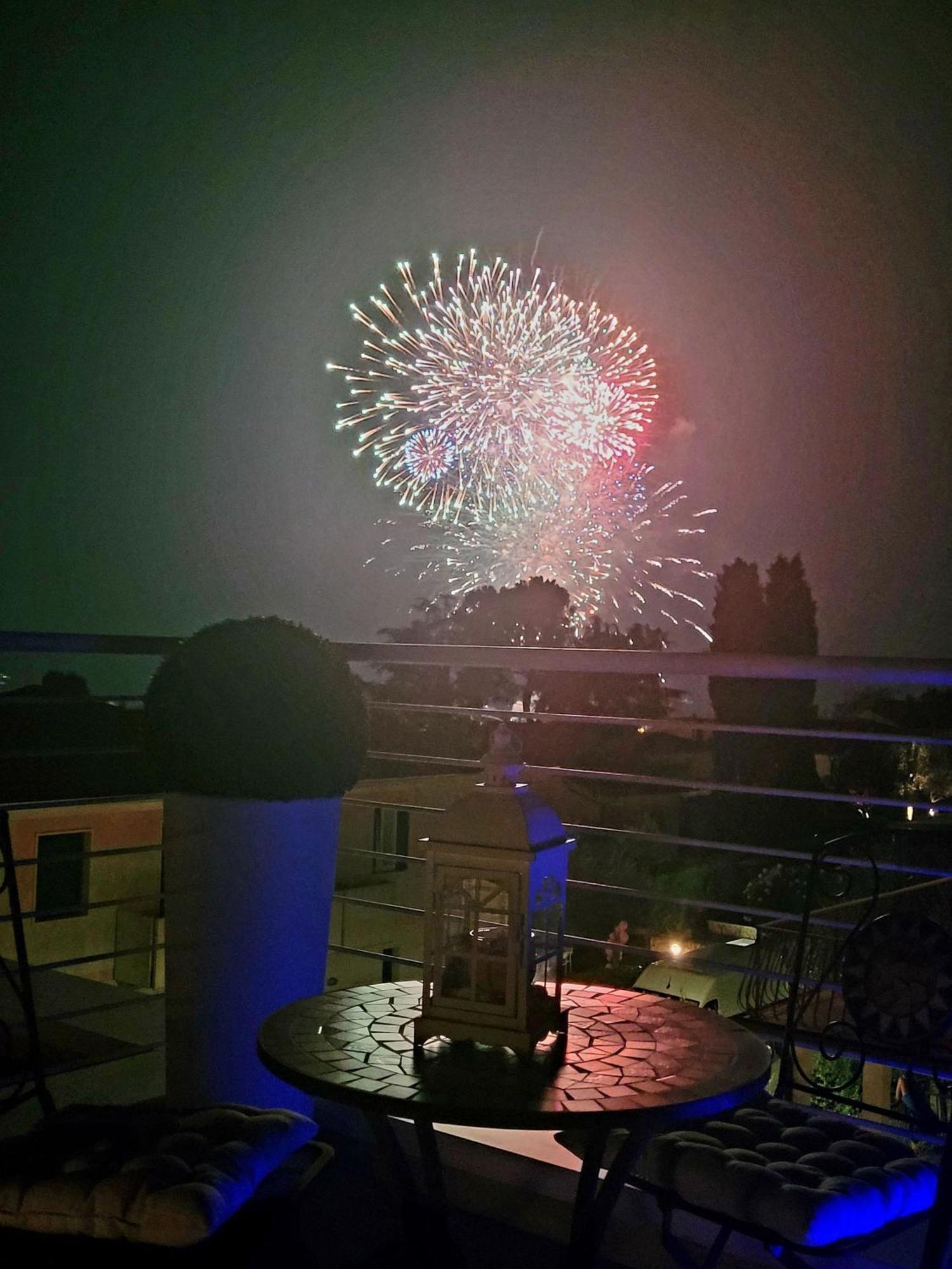 Garda View - Nuovo Appartamento Con Solarium Vista Lago ภายนอก รูปภาพ
