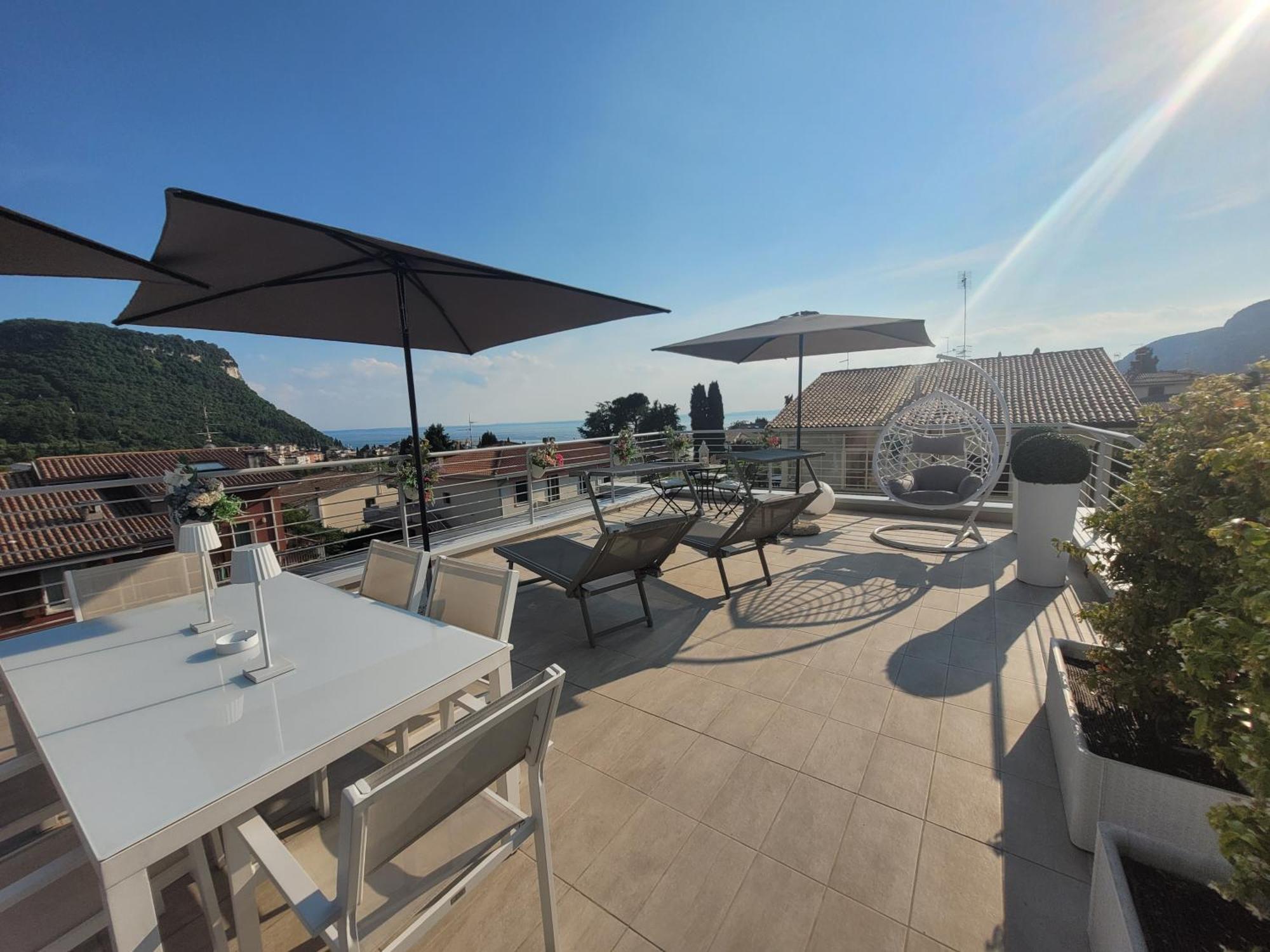 Garda View - Nuovo Appartamento Con Solarium Vista Lago ภายนอก รูปภาพ